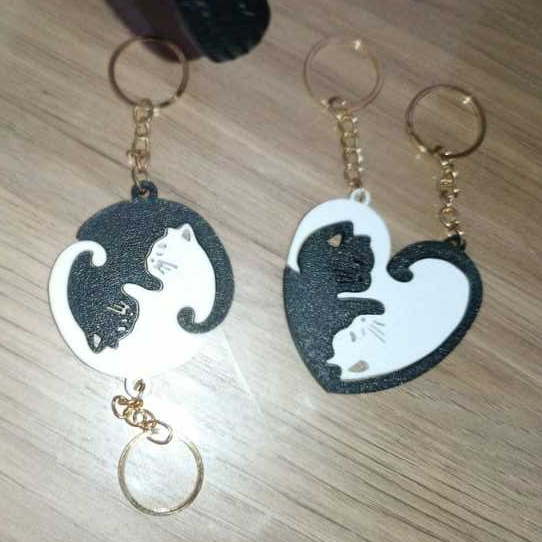 Chaveiro Duplo Gatos para casal Yin Yang e Coração